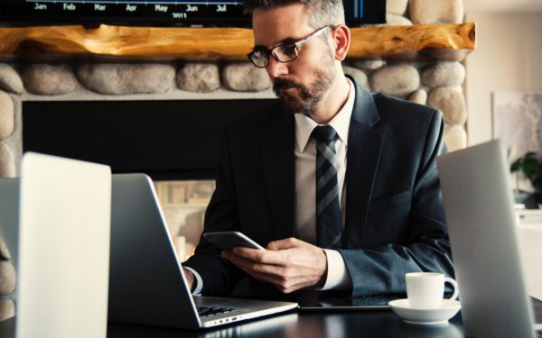 Man-sitting-in-front-of-laptop