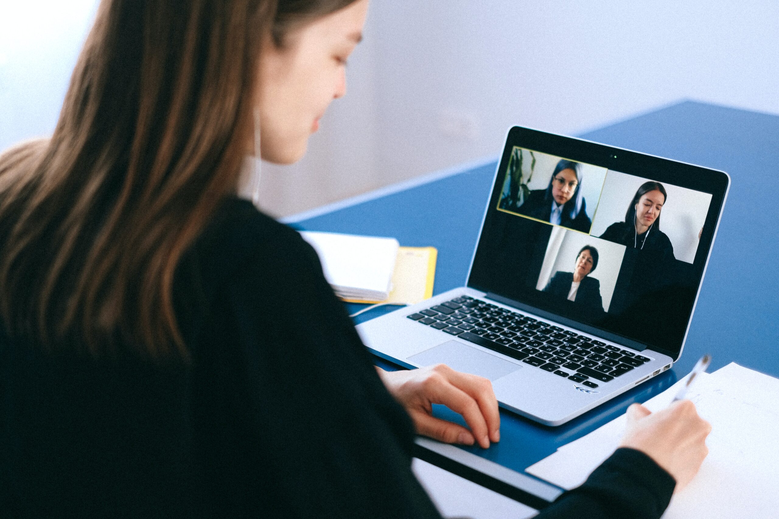 woman-sitting-at-desk-on-video-call-on-laptop