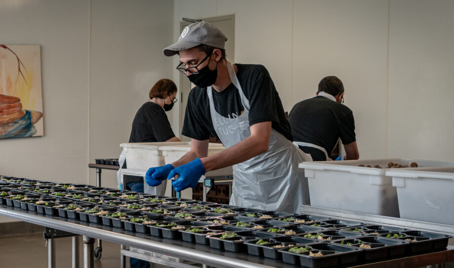 Ellin & Tucker volunteers at Moveable Feast