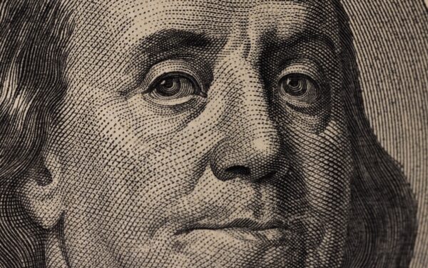 100 dollar bill upclose